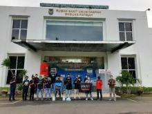 Bold Riders Batam Sumbangkan APD ke RSUD Embung Fatimah