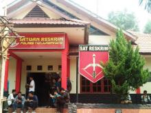 Bentangkan Spanduk di DPRD Kepri, Dua Mahasiswa UMRAH Digelandang ke Kantor Polisi