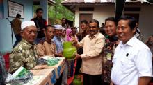 Warga Gembira Dapat Kompor Gas Gratis