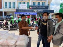 1.000 Nasi Bungkus yang Diberikan Apindo dan PSTMI Ramai Dikunjungi Driver Ojol