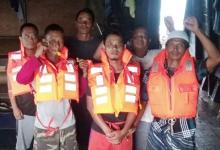 Kapal Bermuatan Barang Material Terombang Ambing di Perairan Mapur