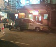 Penampakan Mobil Dinas Pegadaian Berkeliaran di Kampung Bule 