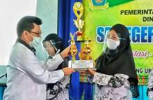 Guru, Orangtua Murid dan Siswa SD 004 Toapaya Dapat Penghargaan