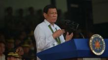 Kecoa Hinggap di Tubuh Presiden Duterte saat Pidato