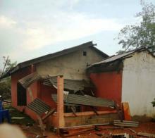Puting Beliung Hantam 11 Rumah Warga Tembeling, Warga: Kami Lihat Atap Terbang