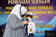 Pembagian Seragam Gratis Siswa SD dan SMP Merata Hingga Kawasan Hinterland Batam