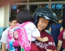 Para Orangtua Siswa Dampingi Anak di Hari Pertama Sekolah