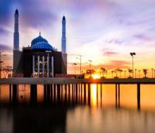 Masjid Amirul Mukminin, Masjid Apung Pertama di Indonesia