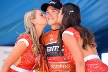 Waw..Para Pembalap Ini Dicium Gadis Podium Tour Down Under 2015