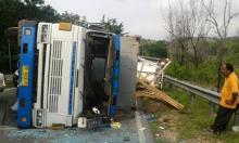 Trailer Terguling di Southlink, Kemacetan Parah Hingga Tengah malam