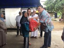 PBUPINU Batam Bagi-bagi 175 Paket Sembako di Bengkong Tengah