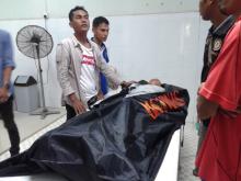 Sopir Taksi Plat Hitam Ditemukan Tewas Dalam Mobil