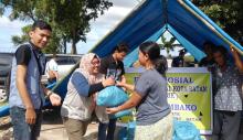 Jurnalis Bagi-bagi Sembako di Tanjungkertang
