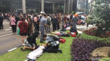 Selasar Bursa Efek Indonesia Ambruk, Suasana Mencekam