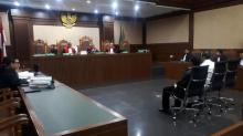 Jadi Perantara Suap, 2 Anak Buah Eks Gubernur Kepri Dituntut 5 Tahun Bui