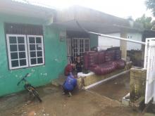Sepeda Motor Terjebak Genangan Banjir di Tanjungpiayu