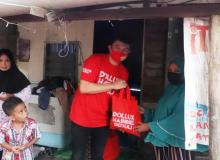 Pollux Habibie Bagikan 1.000 Sembako bagi Warga Batam Terdampak Covid-19