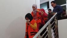 Terlibat SPJ Fiktif, Tiga PNS Pemrov Riau Menangis Digiring ke Tahanan