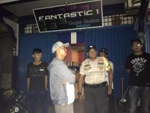 Kesal Ulah Remaja, Polisi dan Lurah Tutup Warnet di Karimun