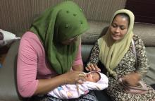 Warga Rebutan Ingin Mengadopsi Bayi yang Dibuang