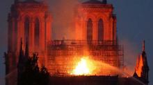 Sedihnya Neymar dan Mbappe Lihat Gereja Katedral Notre Dame Terbakar