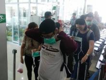 Ribuan Masker Gratis Dibagikan untuk Penumpang Kapal di Tanjungpinang