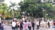 Penggeledahan, KPK Potong Paksa Gembok Pagar Kediaman Nurdin Basirun 