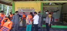 Nelayan Nongsa Terima Bantuan Life Jacket dari Bakamla
