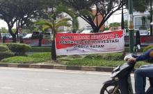 Spanduk Copot Darmin Nasution Bertebaran di BP Batam