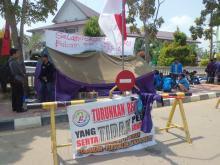 Mahasiswa Universitas Putera Batam Nginap di DPRD Kota Batam