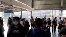 Stasiun Tanah Abang Dilempari Batu oleh Pendemo