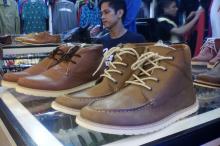 Ini Tren Model Sepatu Anak Muda Masa Kini