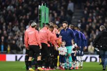 Antisipasi Corona, Pertandingan di Liga Inggris Tiadakan Sesi Jabat Tangan