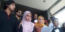 Disebut Bau Ikan Asin, Fairuz A Rafiq Laporkan Mantan Suami ke Polisi
