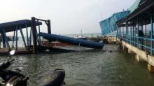 Ponton Pelabuhan Tanjunguban Ambruk