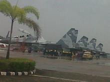 [BREAKINGNEWS] Empat Pesawat Tempur Jenis Sukhoi Mendarat di Hang Nadim Batam. Ada Apa?