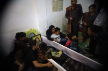 Tangisan Suami dan Ibu Kandung Melepas Kepergian Brigadir Maria Magdalena
