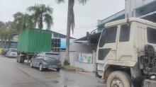 Polda Kepri Gerebek Gudang Beras Ilegal di Tengah Kota Batam