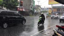 Kepri Diguyur Hujan, Warga: Semoga Kabut Asap Berkurang