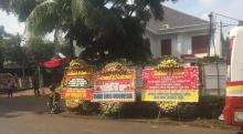 Dipenuhi Karangan Bunga, Begini Suasana Kediaman Prabowo Pagi Ini