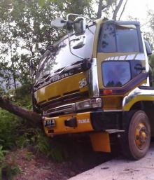 [Jurnalisme Warga] Seperti Lihat Hantu, Sopir Truk Trailer Kecelakaan di Depan Kamar Mayat RSOB