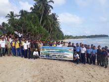 Peringati Hari Dharma Samudera, Lanal Ranai Bersih-bersih Pantai