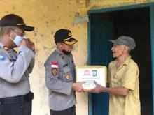 Polres Natuna Salurkan Sembako di Desa Harapan Jaya
