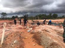 Penambang Pasir Ilegal di Kawasan Bandara Hang Nadim Lihai Hindari Aparat