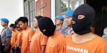 Delapan Tersangka Pukul Jakmania Pakai Balok dan Helm