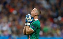 Kiper Islandia Hannes Halldorsson Bikin Stres Messi