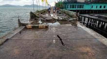 Gelombang 4 Meter Robohkan Pagar Jembatan SP Anambas