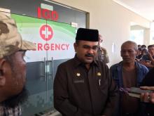 Bupati Karimun Jenguk Korban Kebakaran Kapal Roro KMP Sembilang
