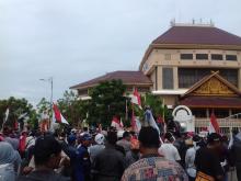 Ratusan Warga Batuaji Demo soal Ketua RW dan Warga Jadi Tersangka 