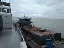 KRI Silea Tangkap Kapal Tanpa Nama Pengangkut BBM Ilegal